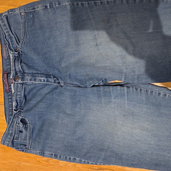 Gloria Vanderbilt Blue Jeans with Embroidered Pockets - Picture 3 of 5